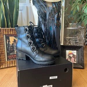 Sorel Black Lace Up Boots (like NEW with box)